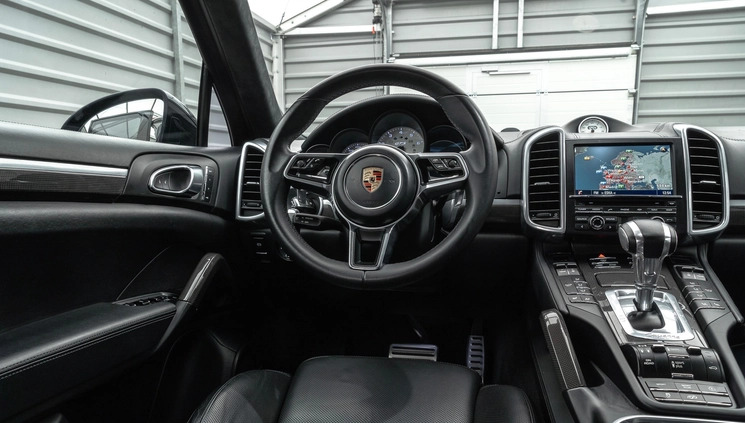 Porsche Cayenne cena 229000 przebieg: 240000, rok produkcji 2015 z Strzegom małe 596